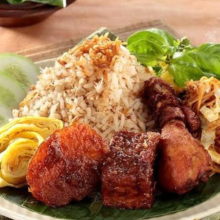 Nasi ulam from nasi ulam bu narti gang 13 on WhatsApp.